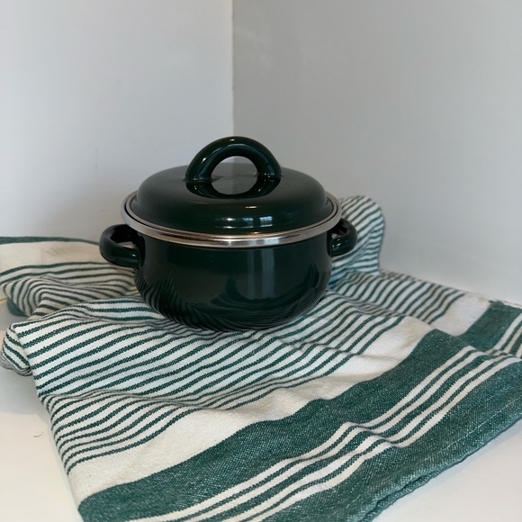 Elegant Vintage Megaware 0.5 qt./0.45 L Green Enamel Cookware - Picture 7 of 7